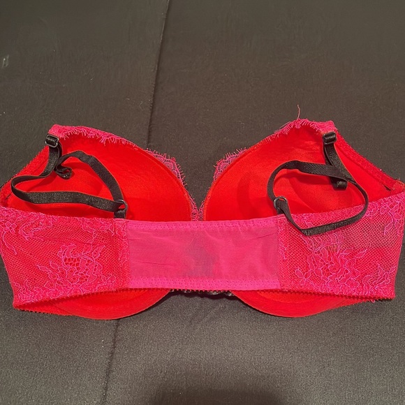 Victoria’s Secret Bombshell 32c - Picture 3 of 3